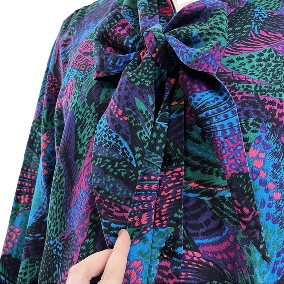 Vtg 80s TanJay Animal Abstract Tie Bow Buttoned Top Purple Pink Blue Size 8 - Picture 4 of 9
